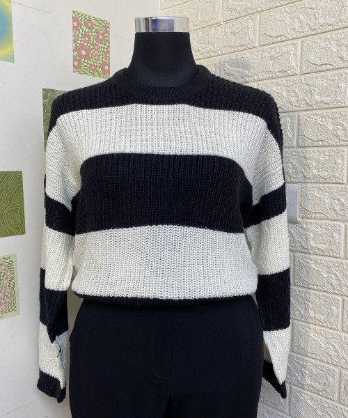 Black With  Off White  Round Neck Knitted Pullover