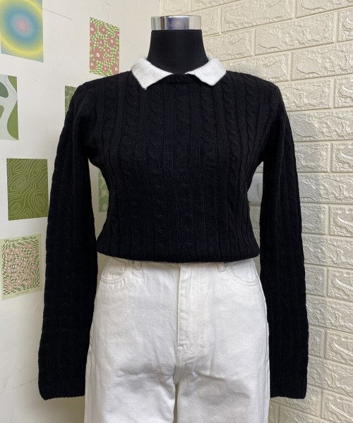 Black With  Round  Neck Knitted Pullover