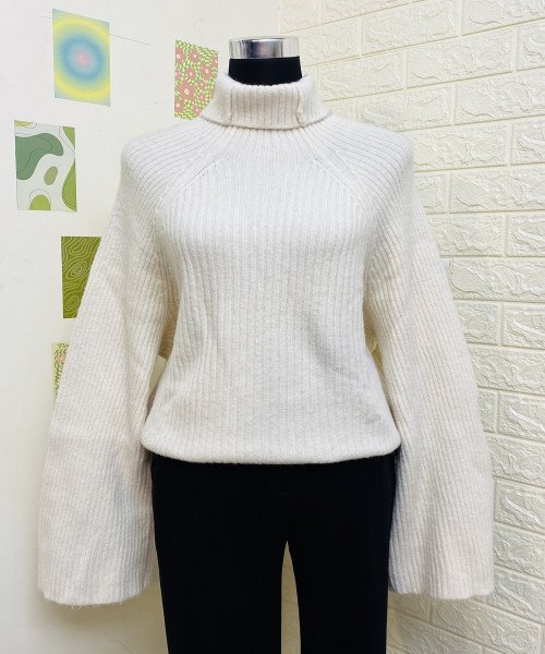 White High Neck Pullover