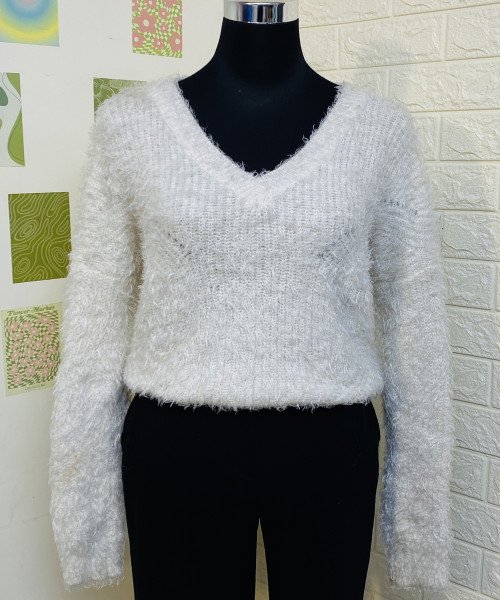 White V Neck Winter Pullover