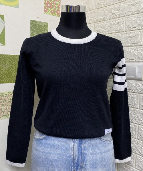 Black With White Round Neck Knit Pullover