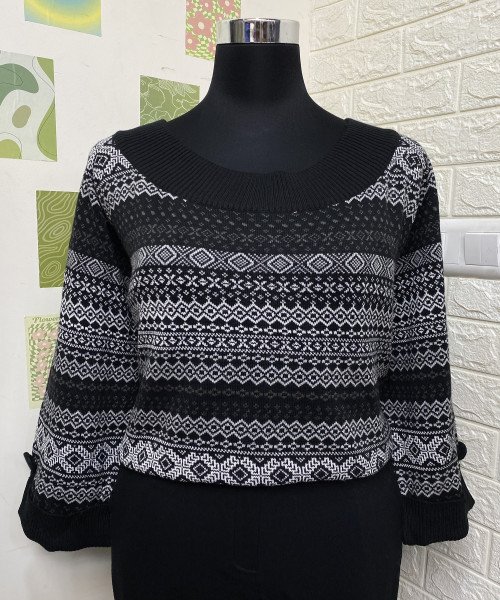 Round Neck Black With White Knitted Pullover