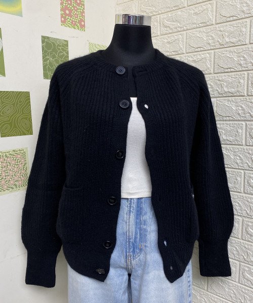 Woman  Black Knitted Cardigan