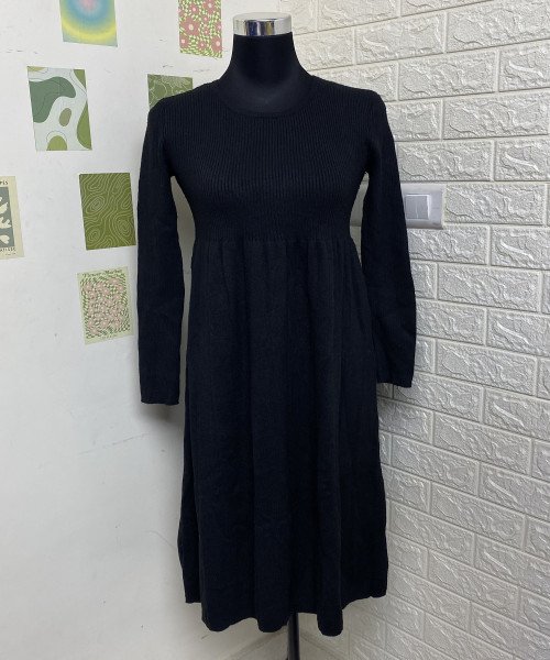 Black Round Neck Winter Dress