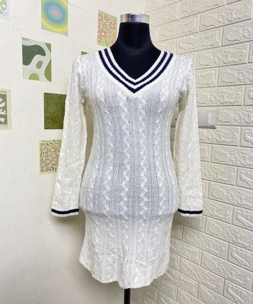 White With Black V Neck Knitted Dress