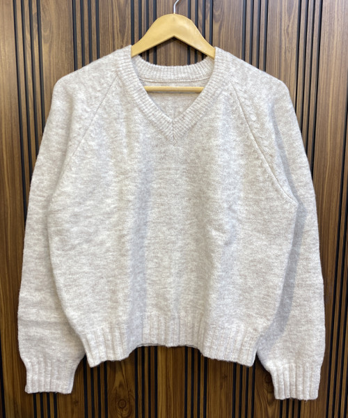 Off  white  V Neck  Winter Pullover